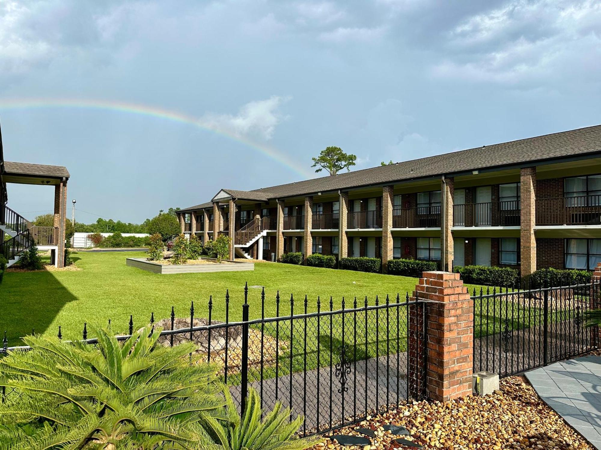 Ferry Pass At Home Inn - Pensacola מראה חיצוני תמונה